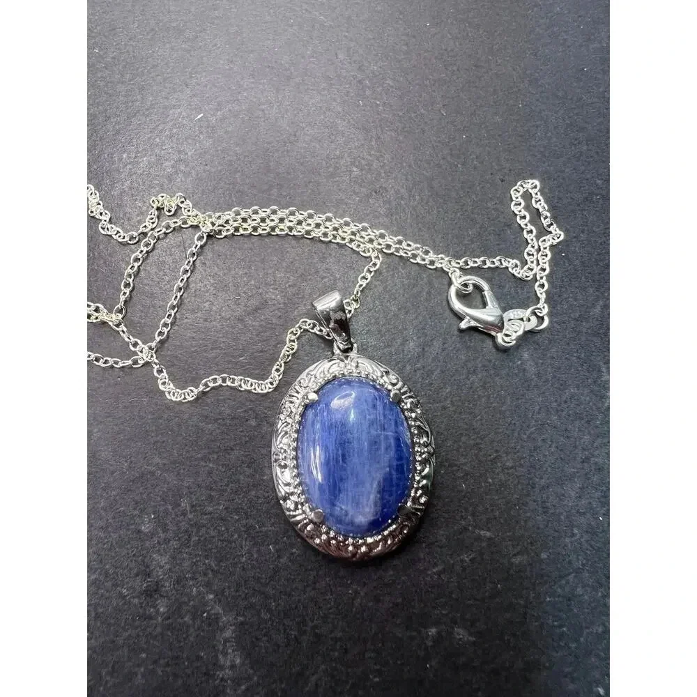 unknown this pendant